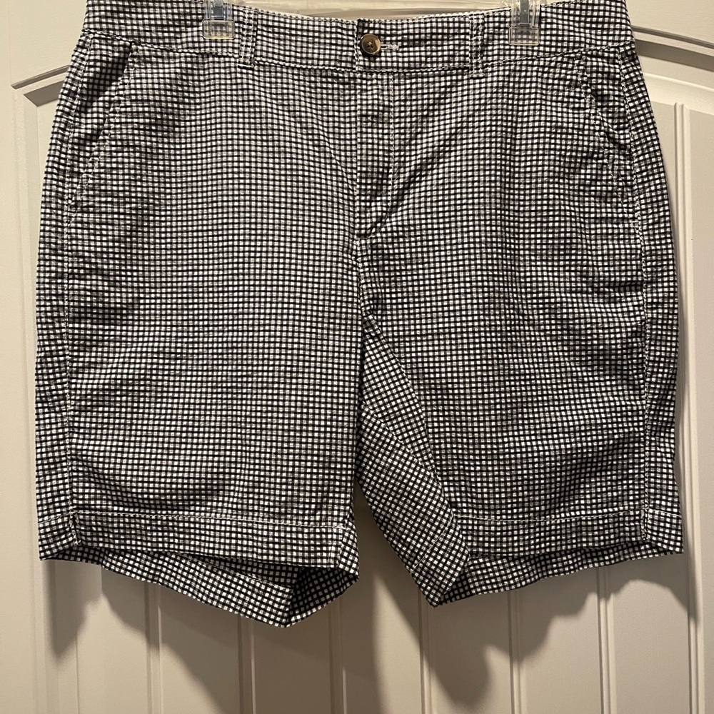 Old Navy Women’s Black and White Patterned Shorts